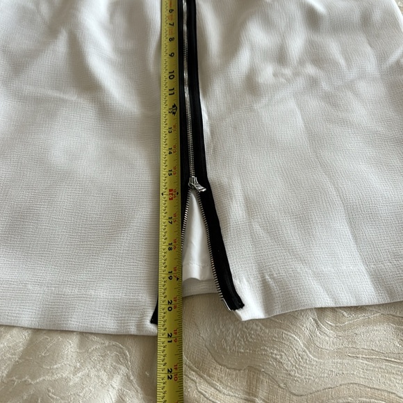 CALVIN KLEIN SKIRT ON BACK ZIPPER SIZE 6, NEW - Picture 5 of 8